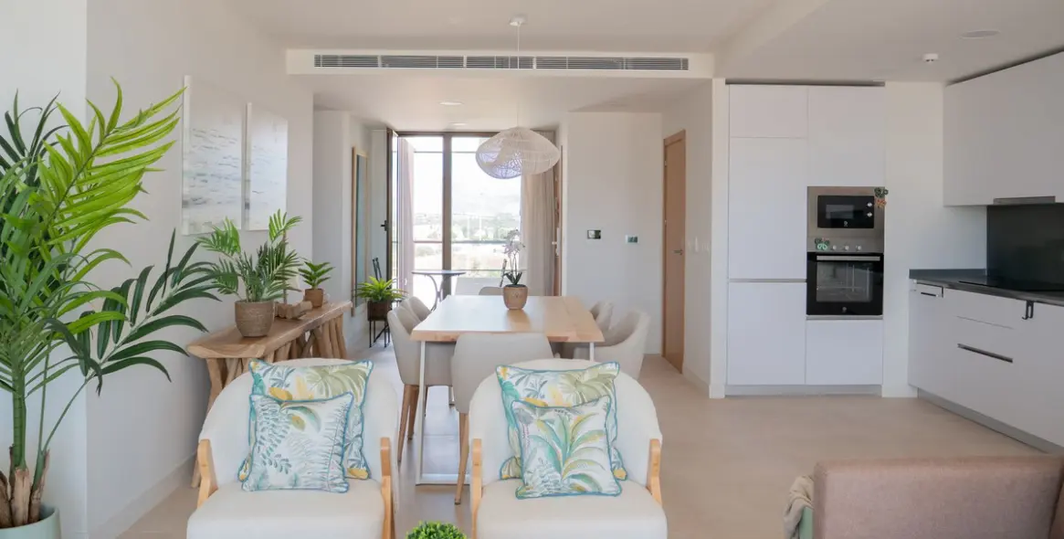 Sale of middle floor apartment in Casares 5