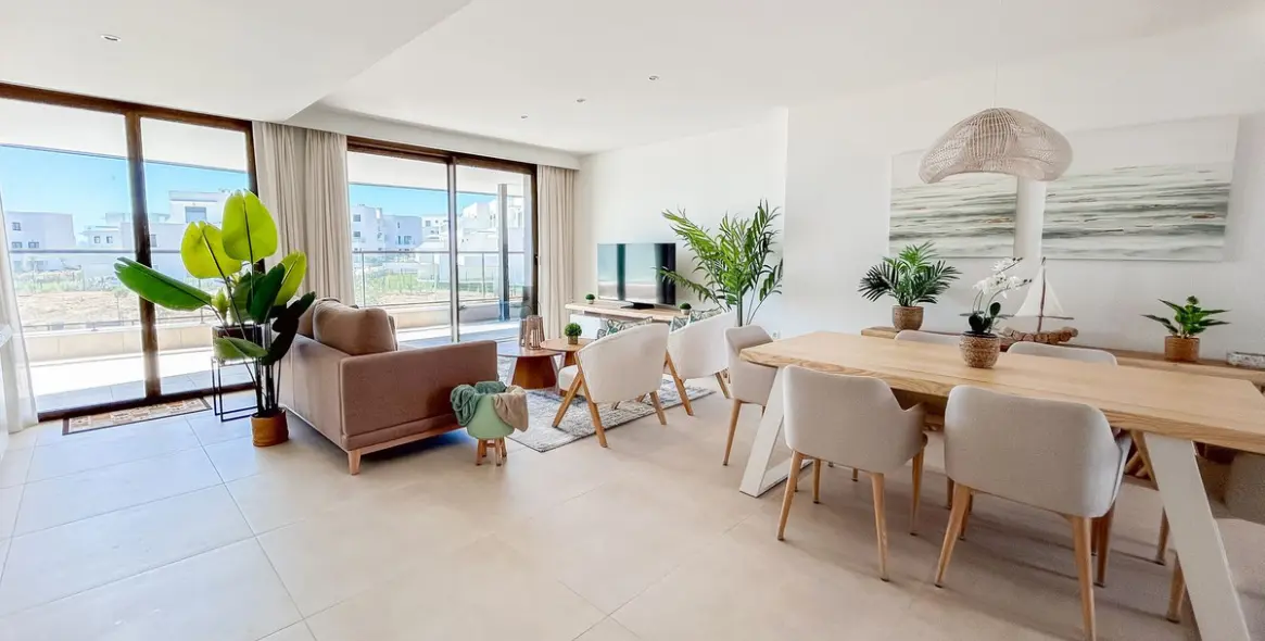 Sale of middle floor apartment in Casares 8