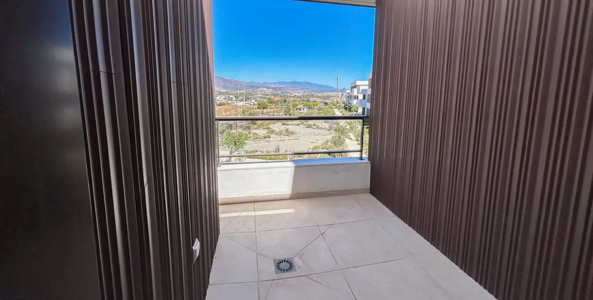 Sale of middle floor apartment in Casares 9