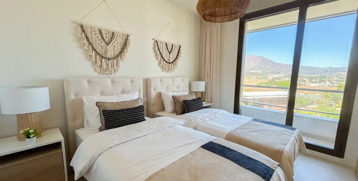 Sale of middle floor apartment in Casares 11