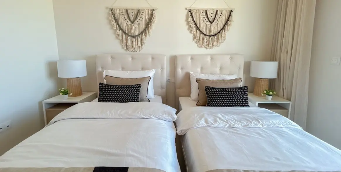 Sale of middle floor apartment in Casares 12