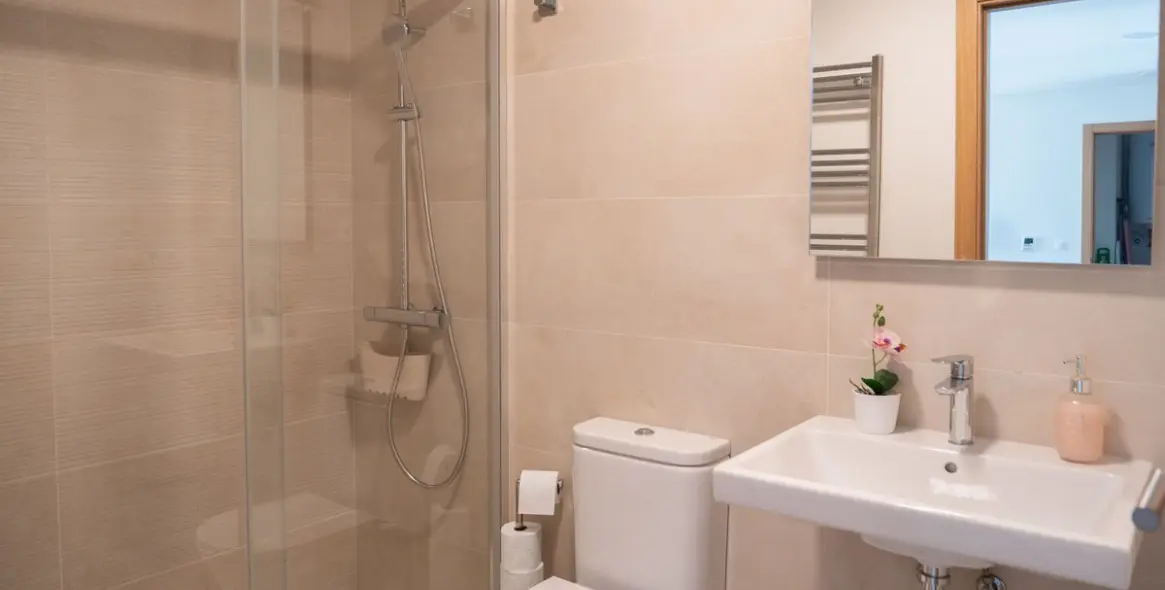 Sale of middle floor apartment in Casares 14