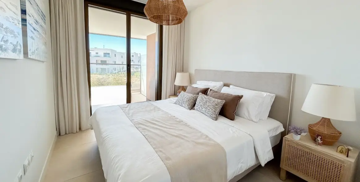 Sale of middle floor apartment in Casares 16