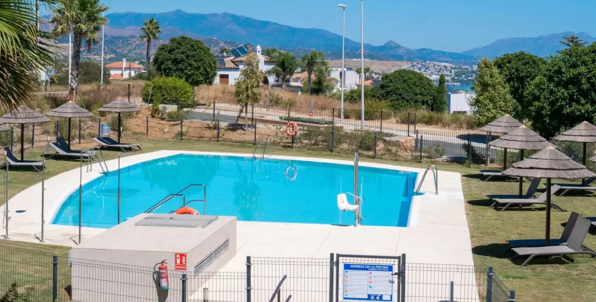 Sale of middle floor apartment in Casares 19