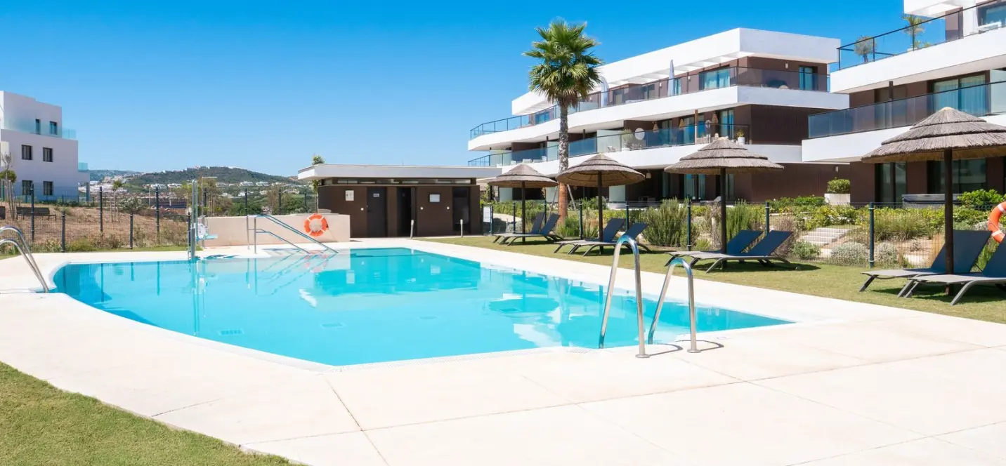 Sale of middle floor apartment in Casares 0