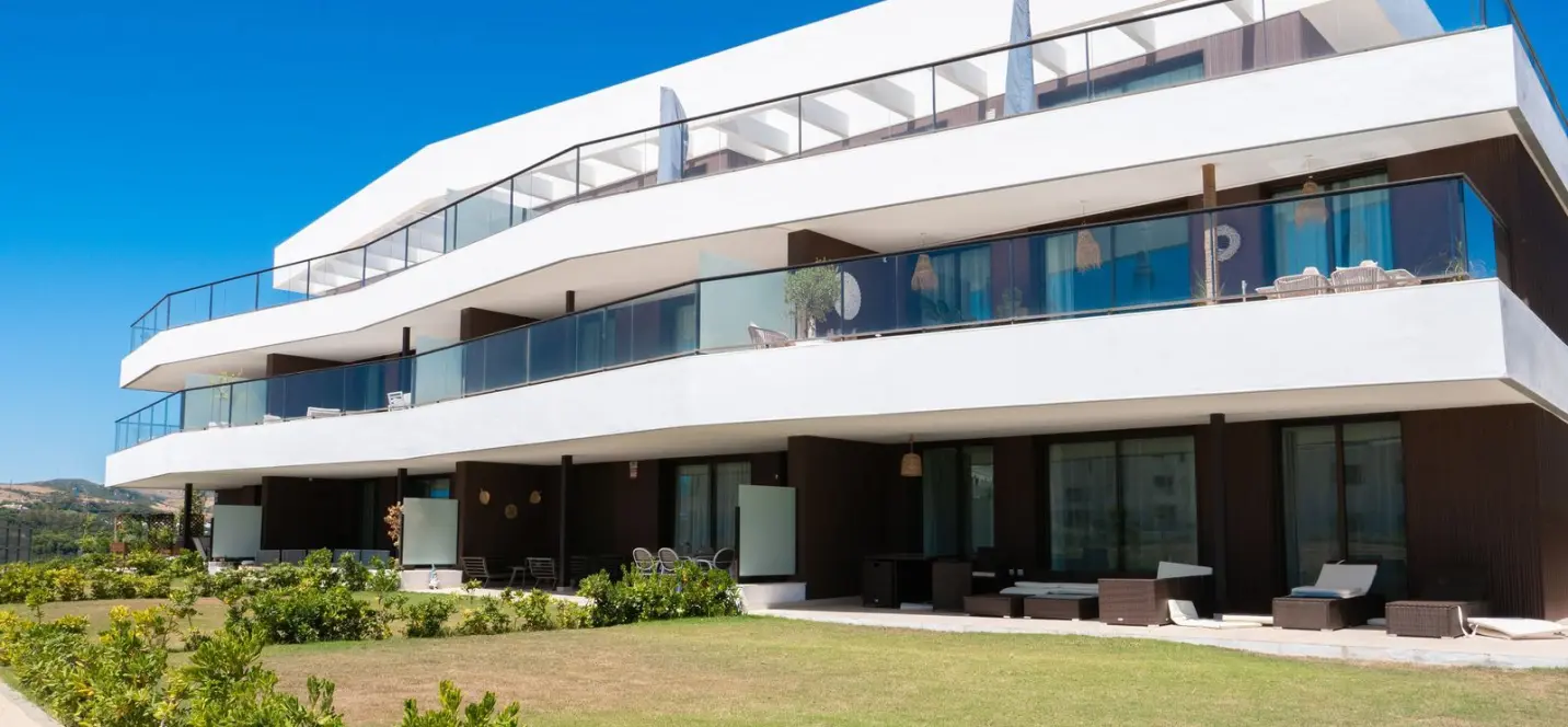 Sale of middle floor apartment in Casares 1