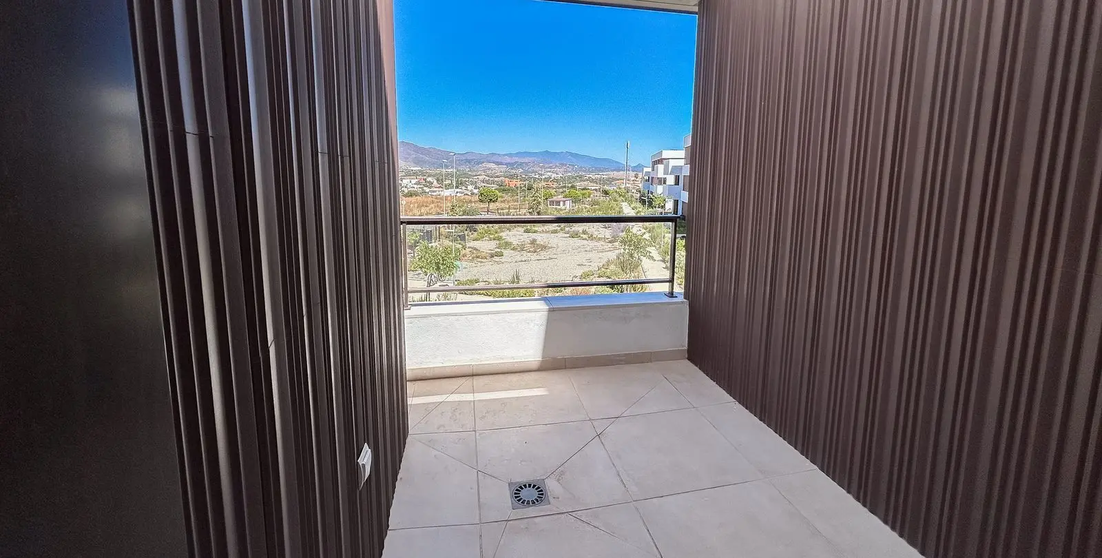 Sale of middle floor apartment in Casares 9