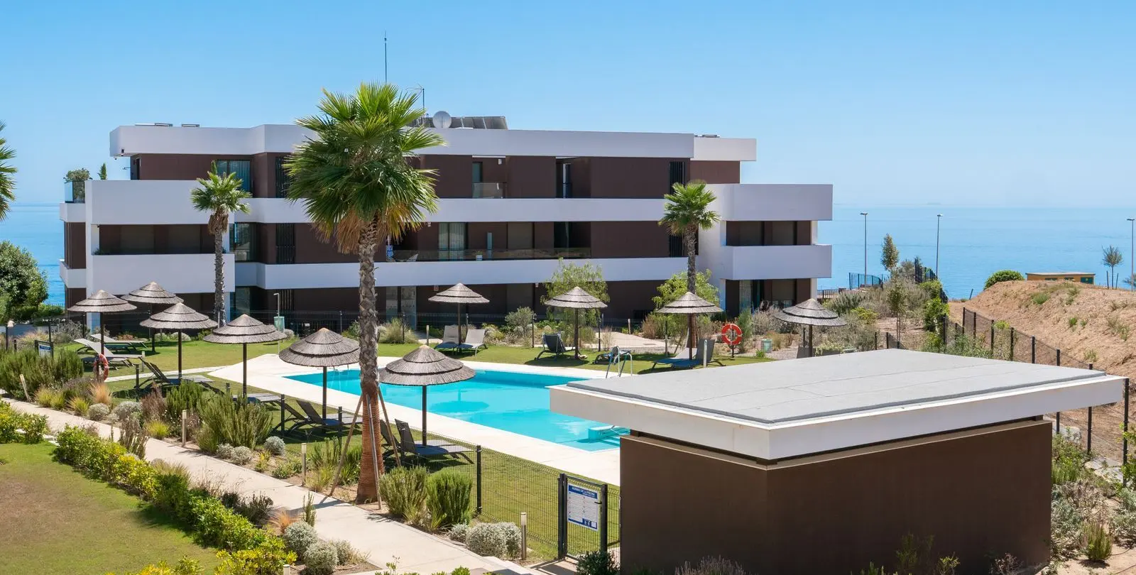 Sale of middle floor apartment in Casares 22