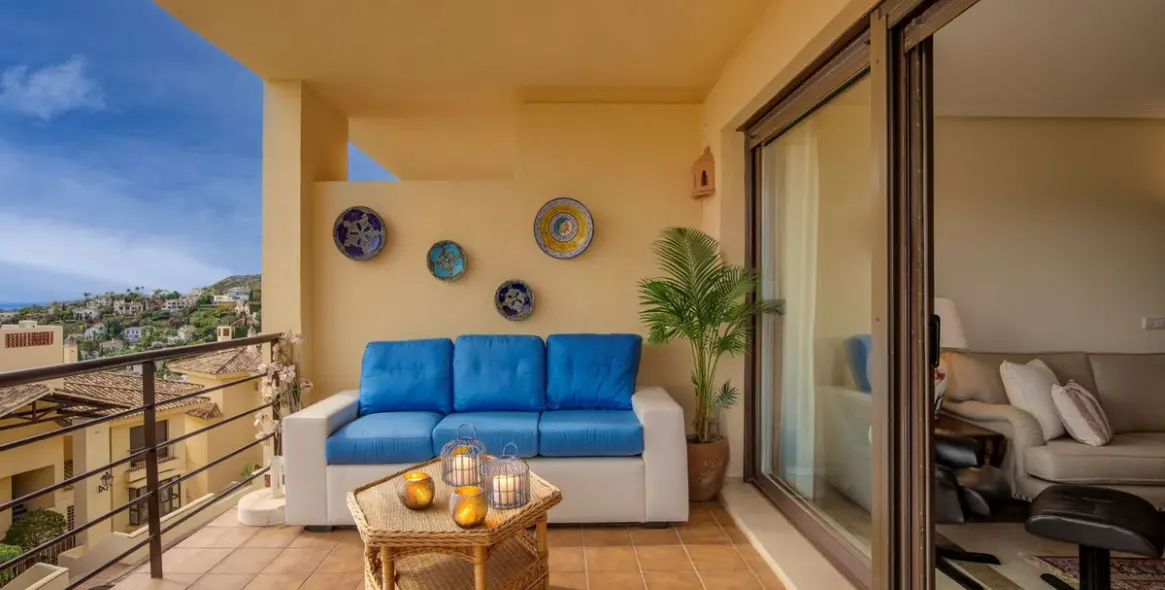 Sale of middle floor apartment in Benahavís 4