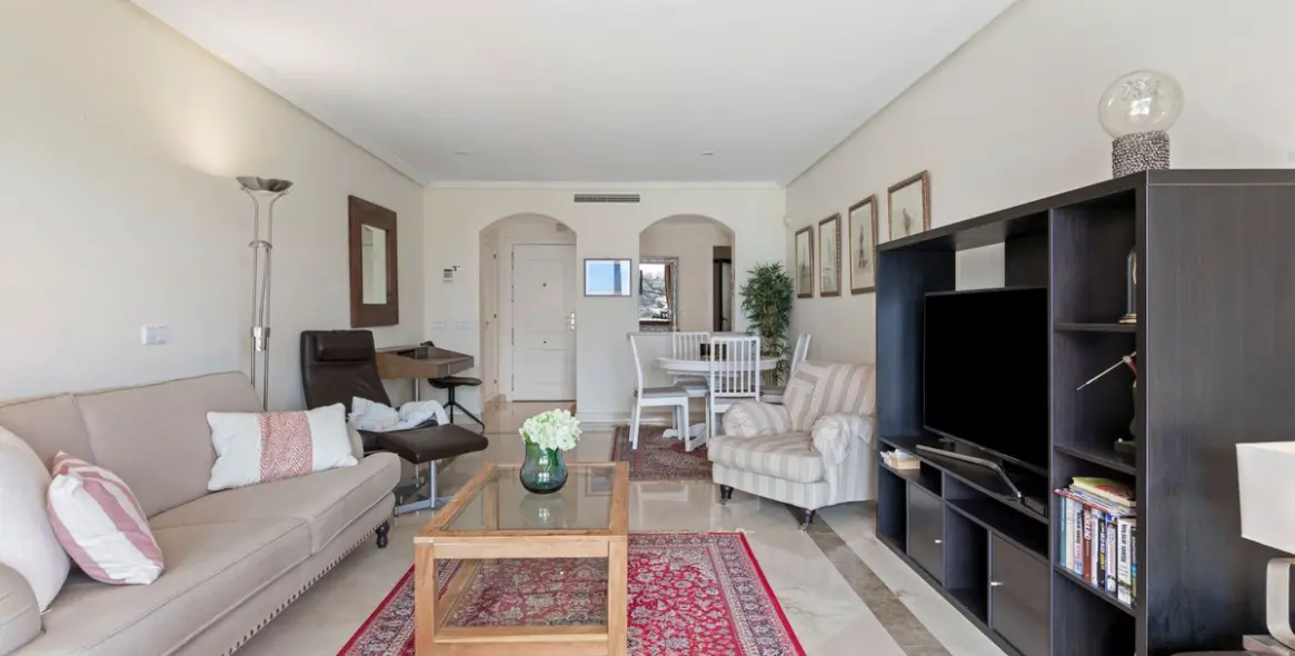 Sale of middle floor apartment in Benahavís 5