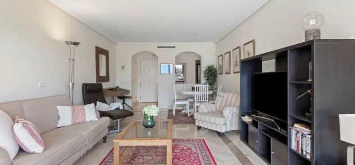 Sale of middle floor apartment in Benahavís 4