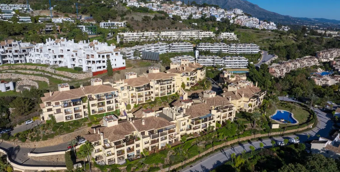 Продажа апартаментов на среднем этаже в Los Arqueros 22