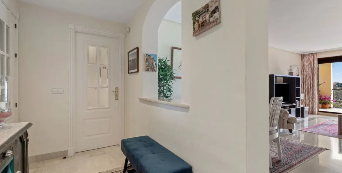 Продажа апартаментов на среднем этаже в Los Arqueros 24