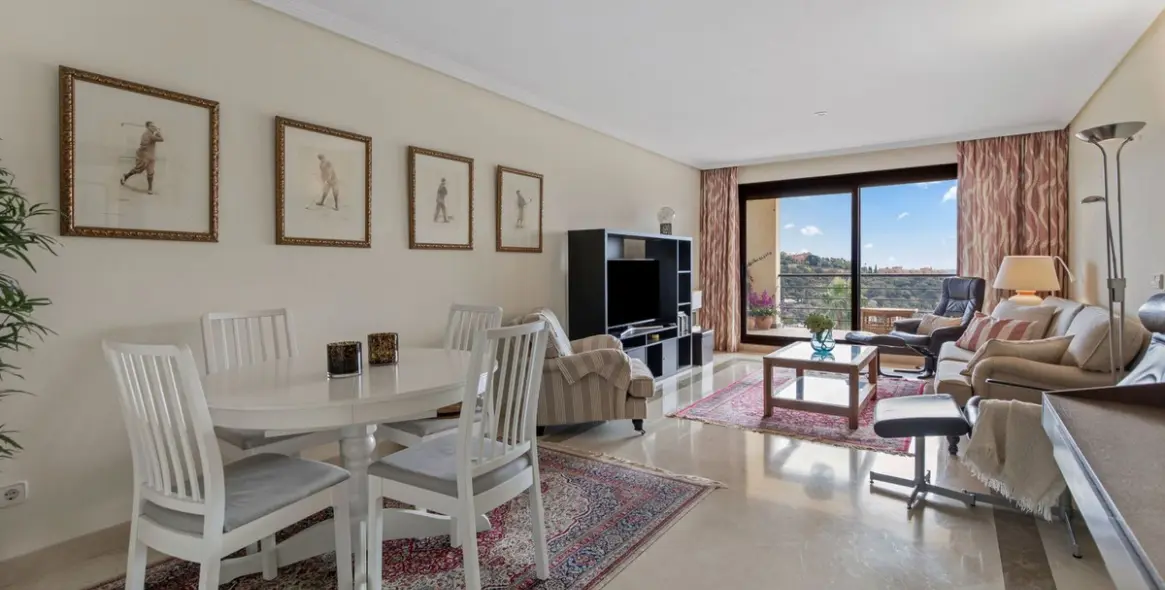 Продажа апартаментов на среднем этаже в Los Arqueros 28