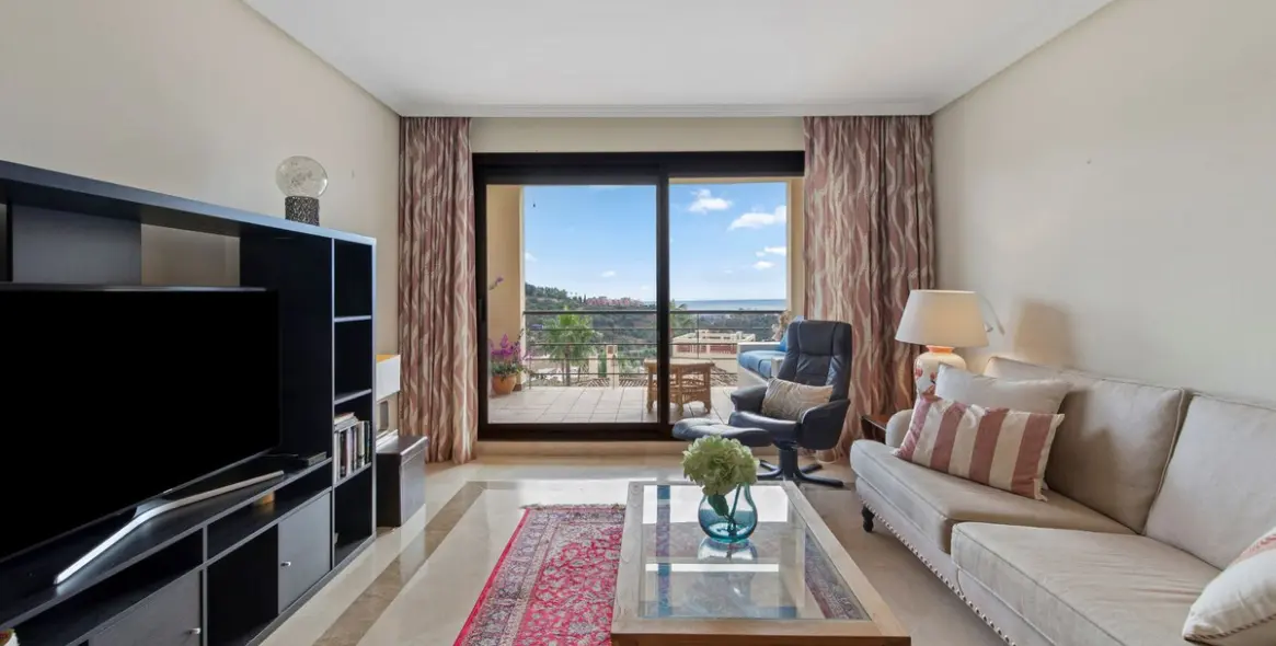 Продажа апартаментов на среднем этаже в Los Arqueros 29