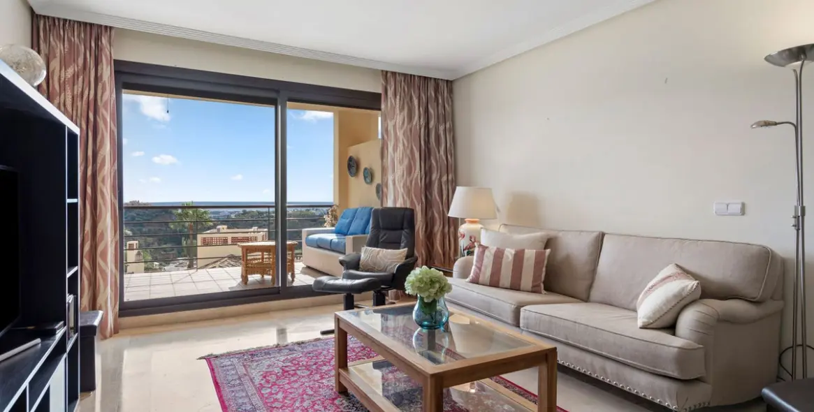 Продажа апартаментов на среднем этаже в Los Arqueros 30