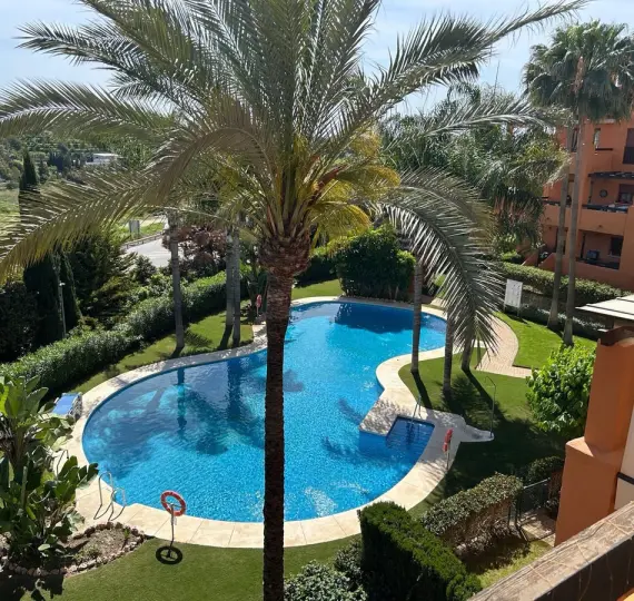 Sale of penthouse in Benahavís