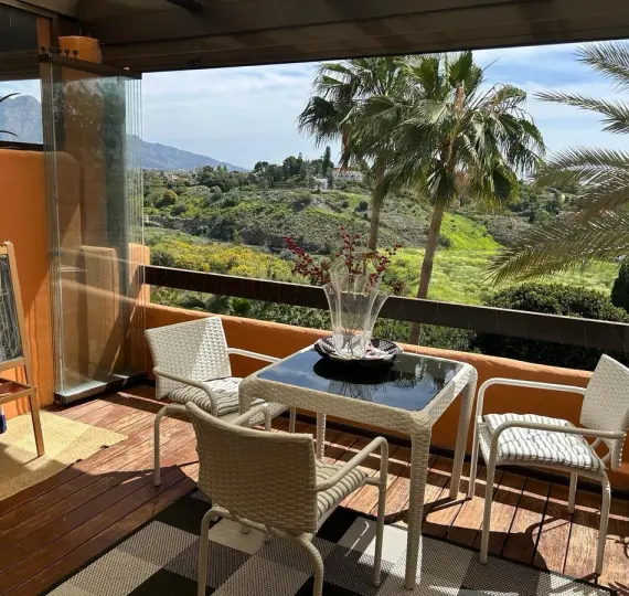 Sale of penthouse in Benahavís