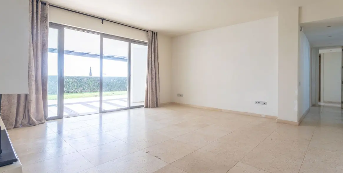 Продажа апартаментов на первом этаже в Los Flamingos 19