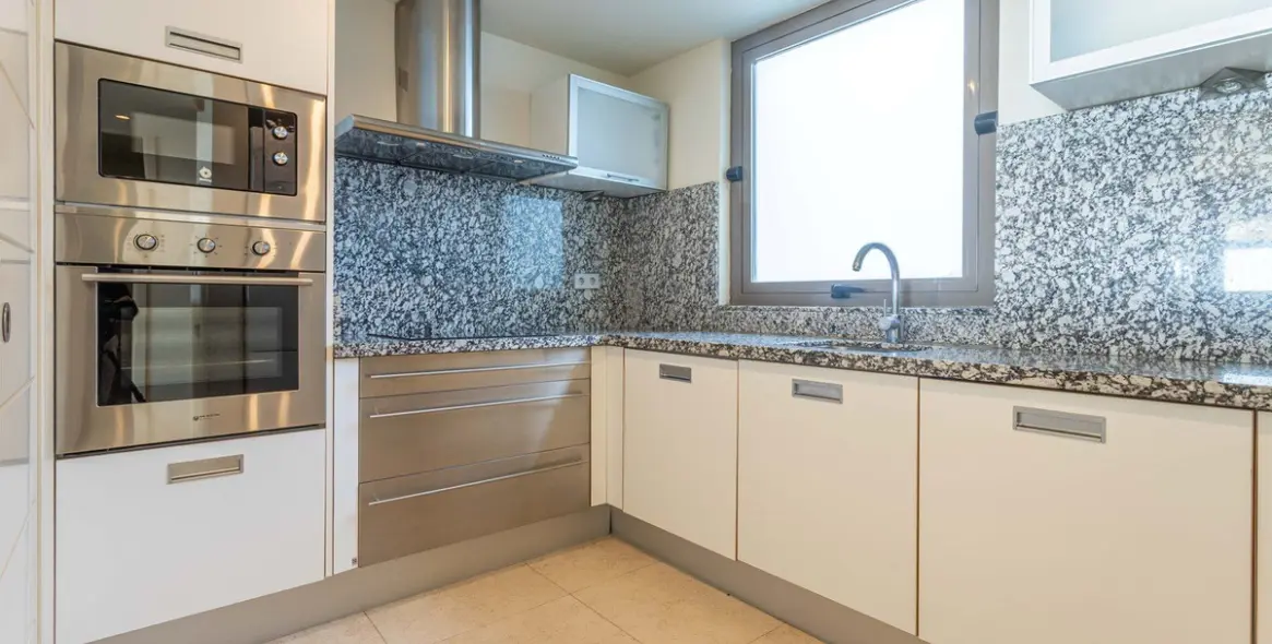 Продажа апартаментов на первом этаже в Los Flamingos 20