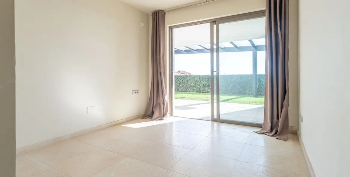 Venta de apartamento en planta baja en Los Flamingos 25