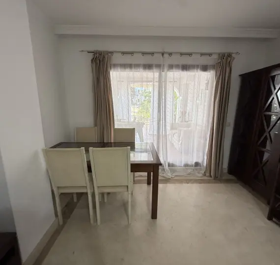 Venta de apartamento en planta baja en San Pedro de Alcántara