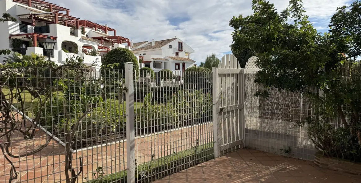 Venta de apartamento en planta baja en San Pedro de Alcántara 13