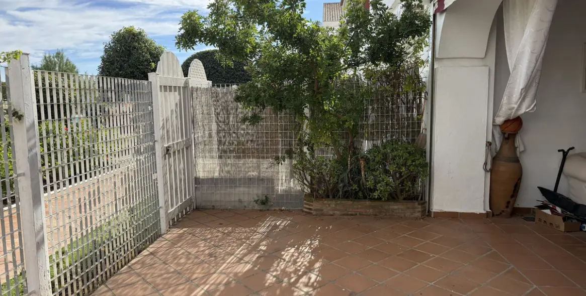 Venta de apartamento en planta baja en San Pedro de Alcántara 14