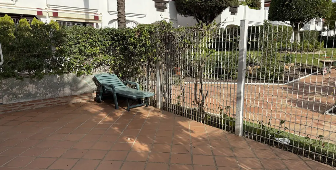 Venta de apartamento en planta baja en San Pedro de Alcántara 16