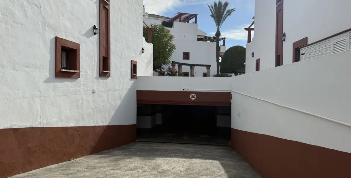 Venta de apartamento en planta baja en San Pedro de Alcántara 20