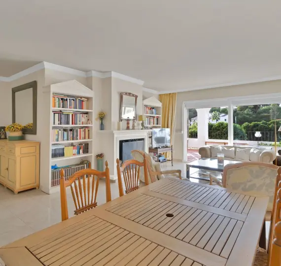 Sale of middle floor apartment in La Quinta