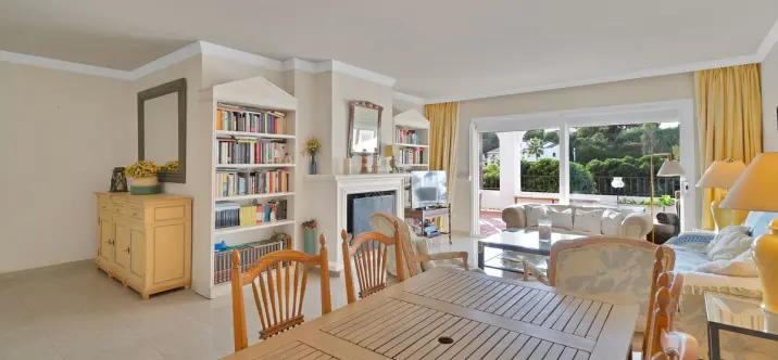 Sale of middle floor apartment in La Quinta 0