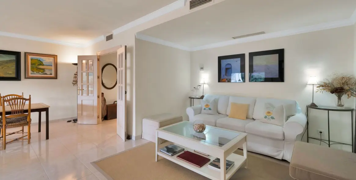 Sale of middle floor apartment in La Quinta 5