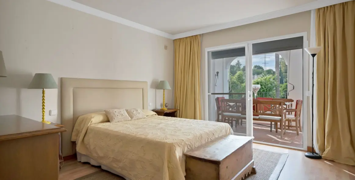 Sale of middle floor apartment in La Quinta 7