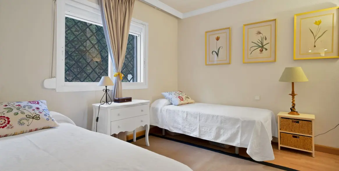 Sale of middle floor apartment in La Quinta 10