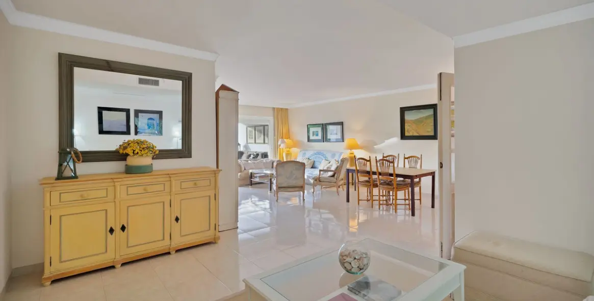 Sale of middle floor apartment in La Quinta 13