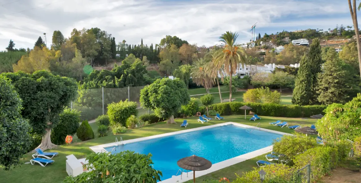 Sale of middle floor apartment in La Quinta 17