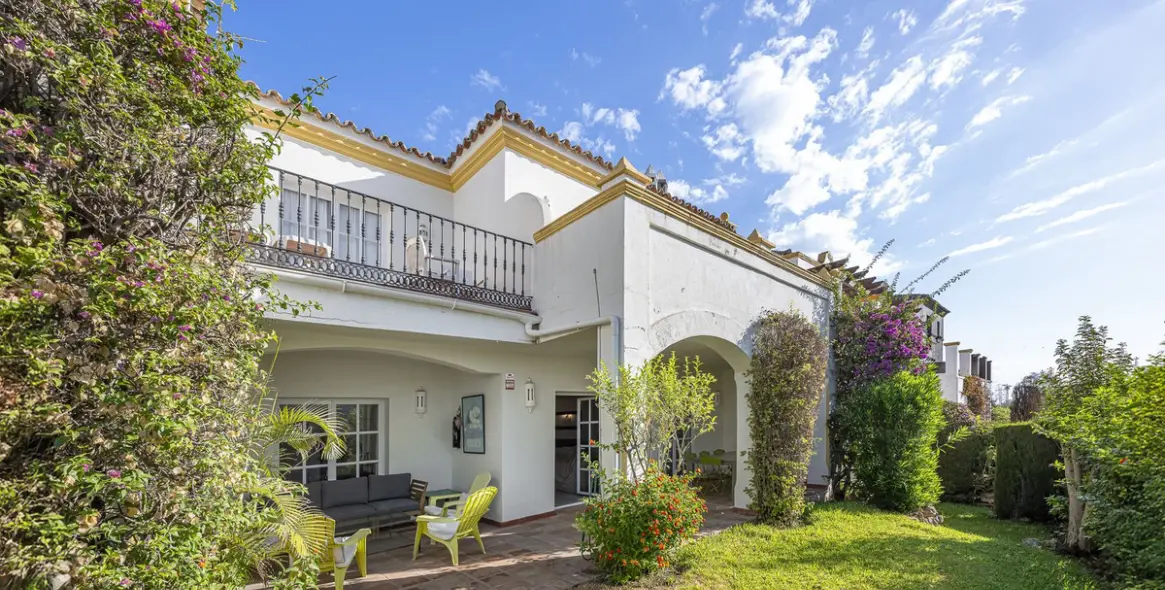Продажа таунхауса в Estepona 1