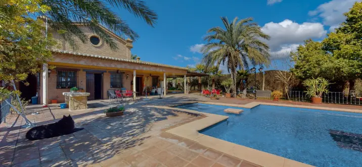 Sale of detached villa in Bobadilla 0