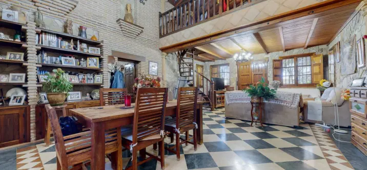 Sale of detached villa in Bobadilla 1