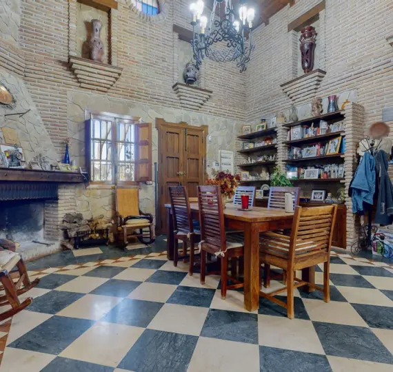 Sale of detached villa in Bobadilla