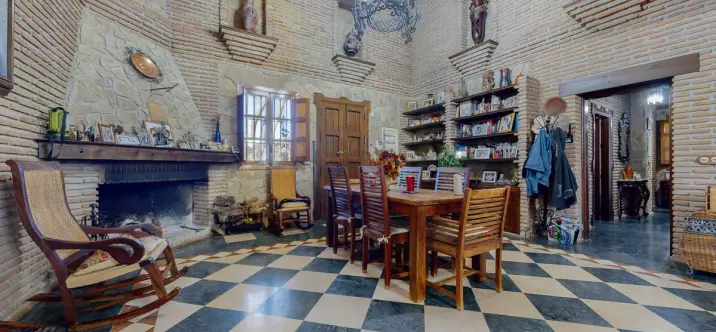 Sale of detached villa in Bobadilla 2