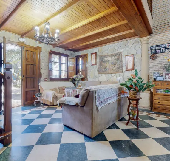 Sale of detached villa in Bobadilla