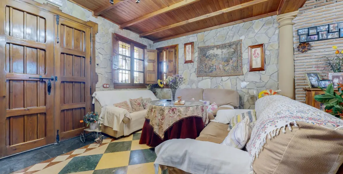 Sale of detached villa in Bobadilla 5