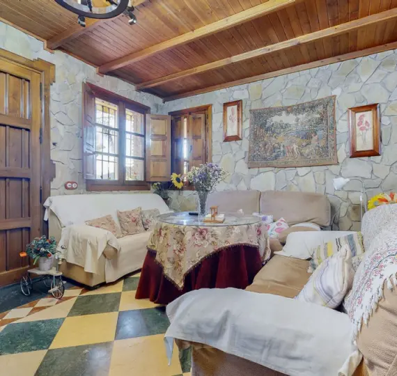 Sale of detached villa in Bobadilla