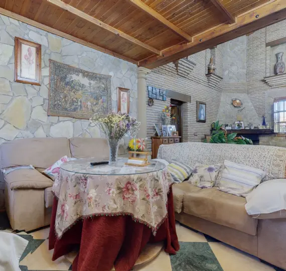 Sale of detached villa in Bobadilla