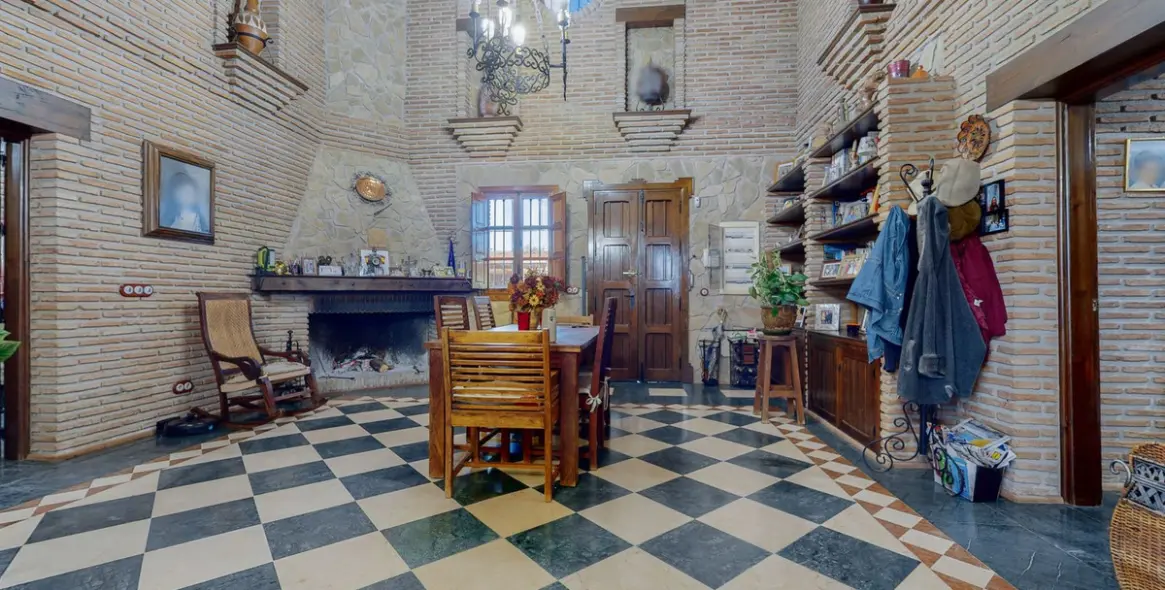 Sale of detached villa in Bobadilla 7