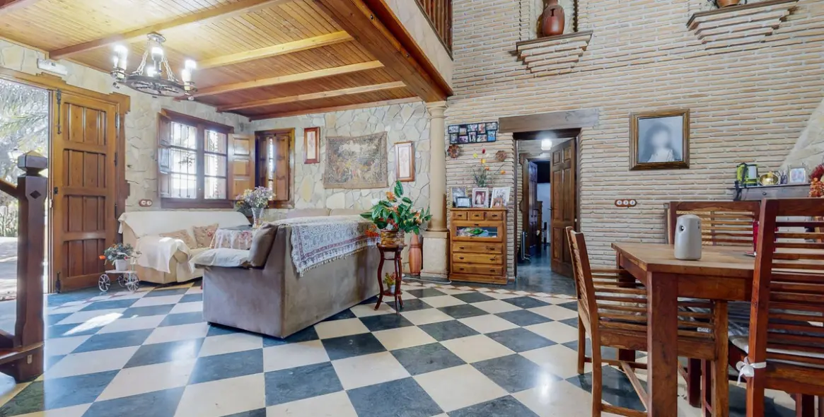 Sale of detached villa in Bobadilla 8