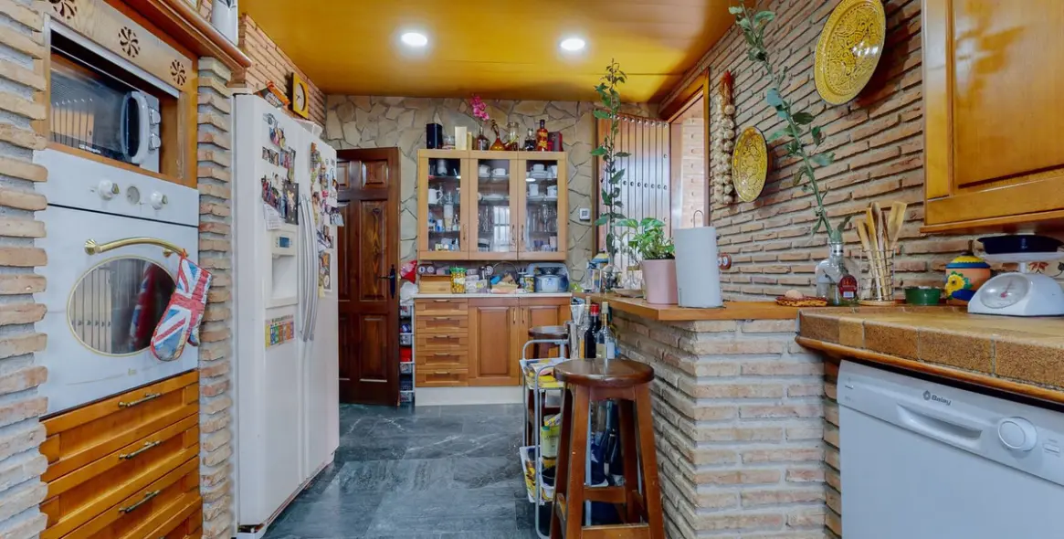 Sale of detached villa in Bobadilla 11