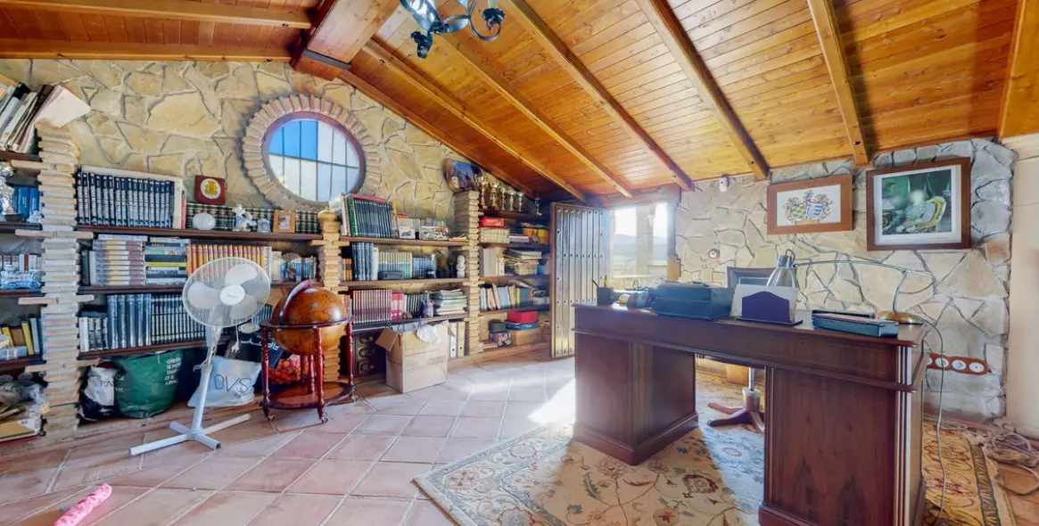 Sale of detached villa in Bobadilla 19